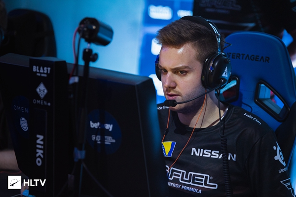 Falcons 在 ESL Pro League Season 22 半决赛中以 2：0 战胜 Mouz ，晋级总决赛;